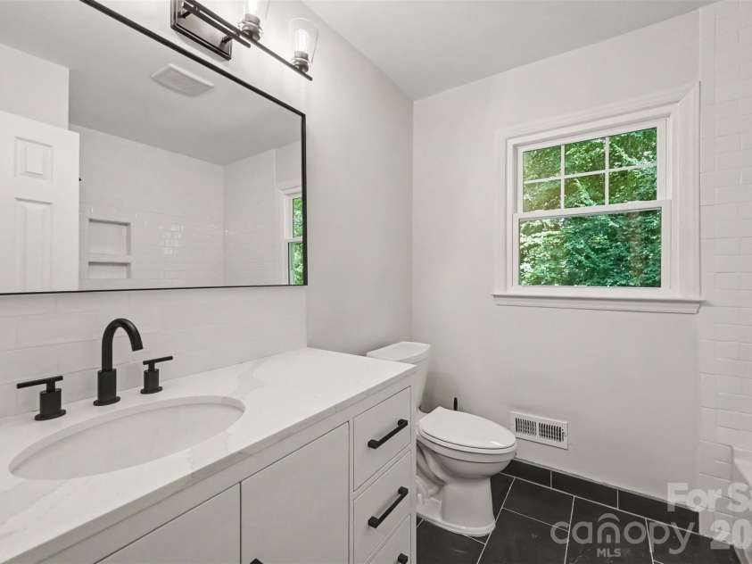 7505 Hawkstand Lane, Charlotte, NC 28210.  MLS# CAR4404392, YatesRealty ID 48622. 