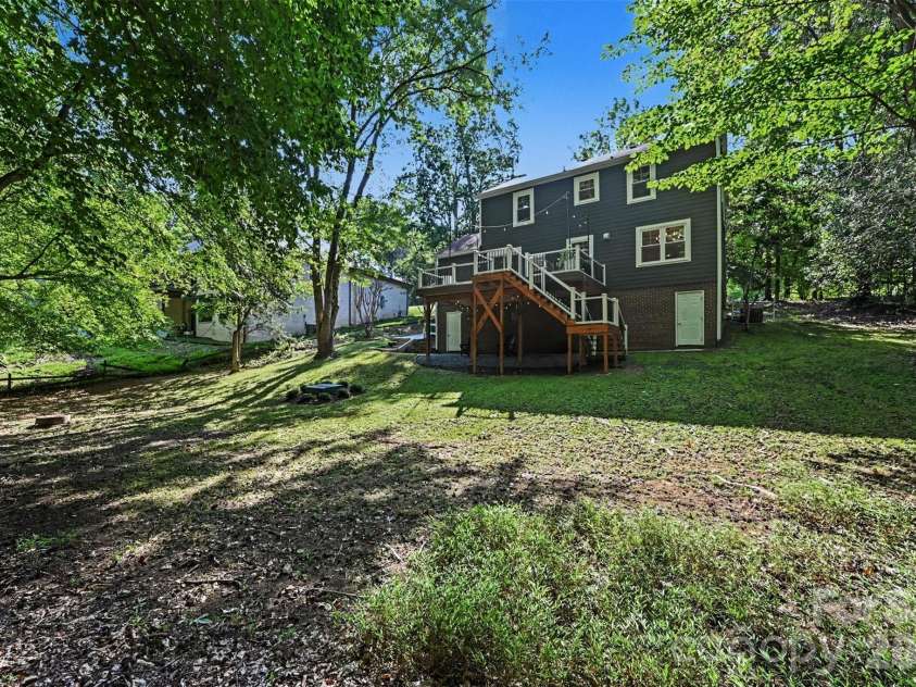 7505 Hawkstand Lane, Charlotte, NC 28210.  MLS# CAR4404392, YatesRealty ID 48622. 