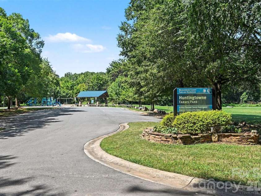 7505 Hawkstand Lane, Charlotte, NC 28210.  MLS# CAR4404392, YatesRealty ID 48622. 