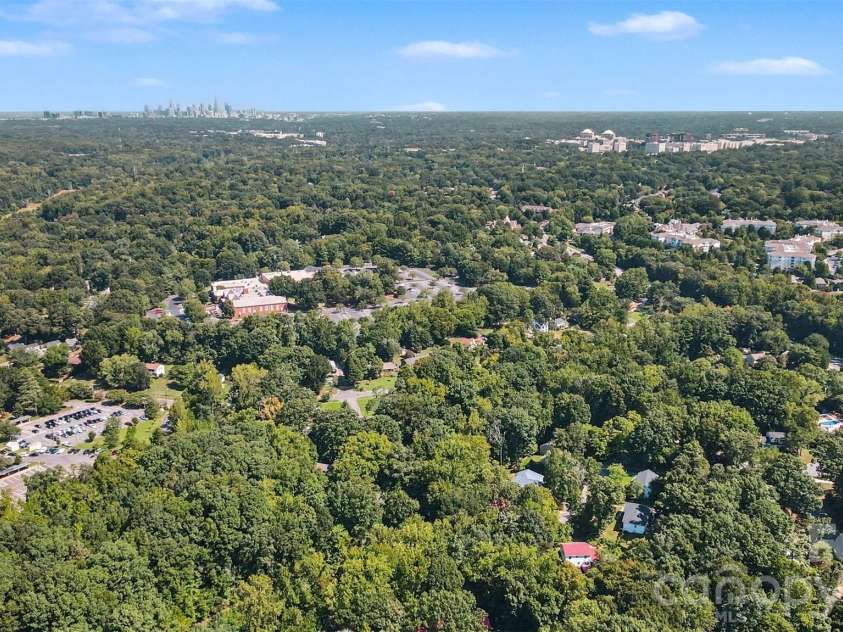 7505 Hawkstand Lane, Charlotte, NC 28210.  MLS# CAR4404392, YatesRealty ID 48622. 
