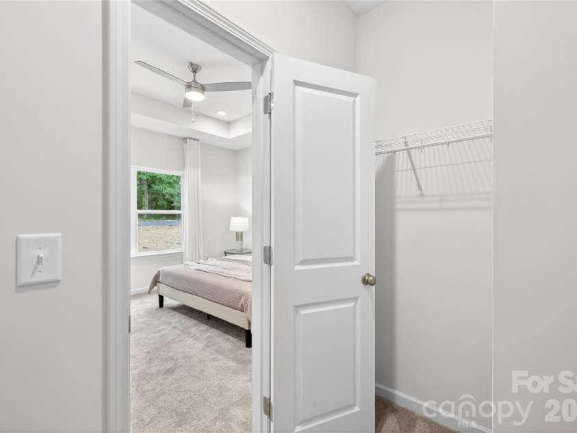 142 Hansard Drive, Charlotte, NC 28214.  MLS# CAR4403807, YatesRealty ID 48623. Representation