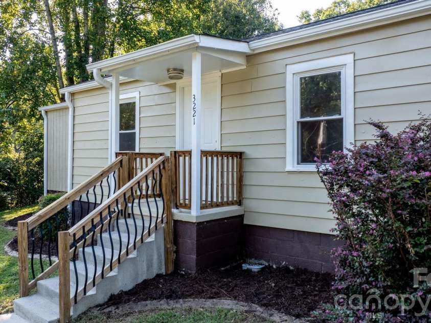 3221 1st Avenue Drive, Conover, NC 28613.  MLS# CAR4420987, YatesRealty ID 48624. 