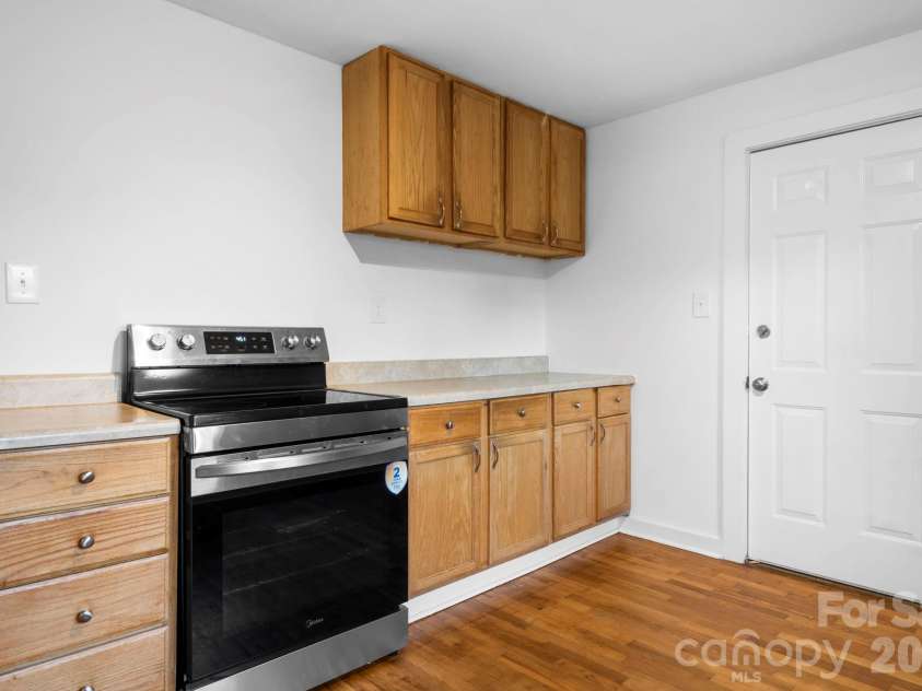 3221 1st Avenue Drive, Conover, NC 28613.  MLS# CAR4420987, YatesRealty ID 48624. 