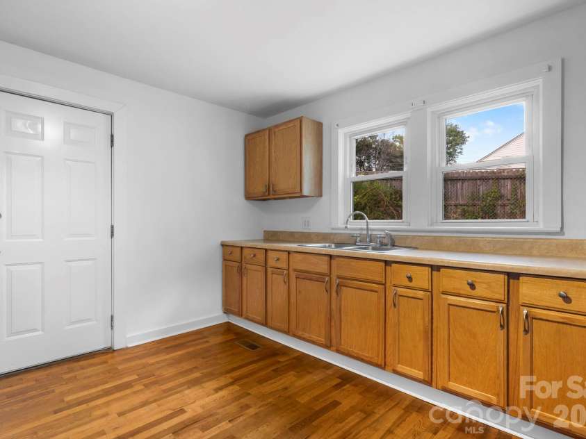 3221 1st Avenue Drive, Conover, NC 28613.  MLS# CAR4420987, YatesRealty ID 48624. 