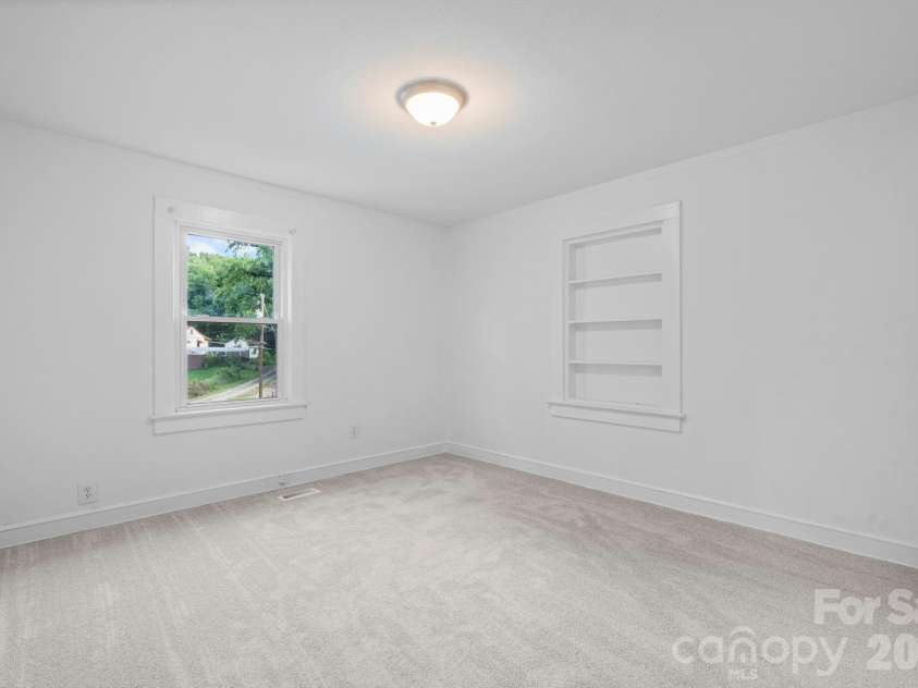 3221 1st Avenue Drive, Conover, NC 28613.  MLS# CAR4420987, YatesRealty ID 48624. 