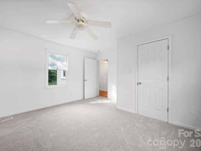 3221 1st Avenue Drive, Conover, NC 28613.  MLS# CAR4420987, YatesRealty ID 48624. 