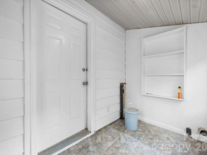3221 1st Avenue Drive, Conover, NC 28613.  MLS# CAR4420987, YatesRealty ID 48624. 