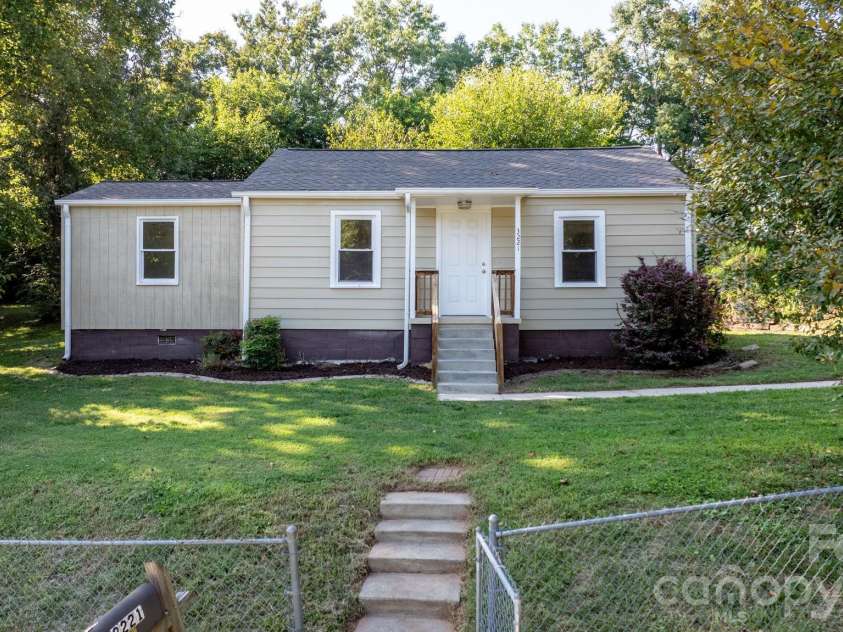 3221 1st Avenue Drive, Conover, NC 28613.  MLS# CAR4420987, YatesRealty ID 48624. 