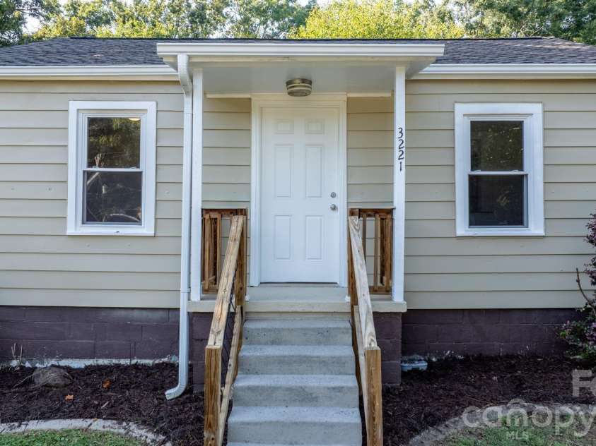 3221 1st Avenue Drive, Conover, NC 28613.  MLS# CAR4420987, YatesRealty ID 48624. 