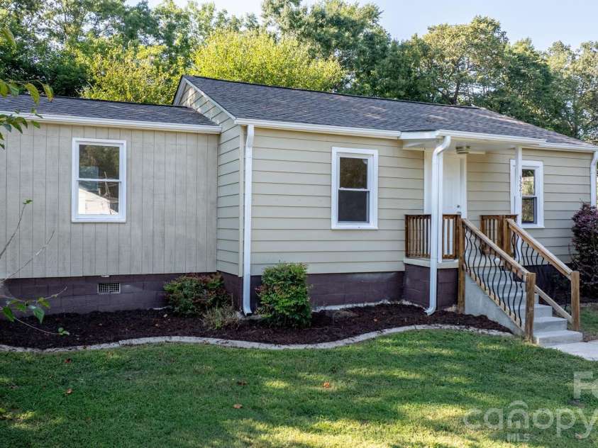 3221 1st Avenue Drive, Conover, NC 28613.  MLS# CAR4420987, YatesRealty ID 48624. 