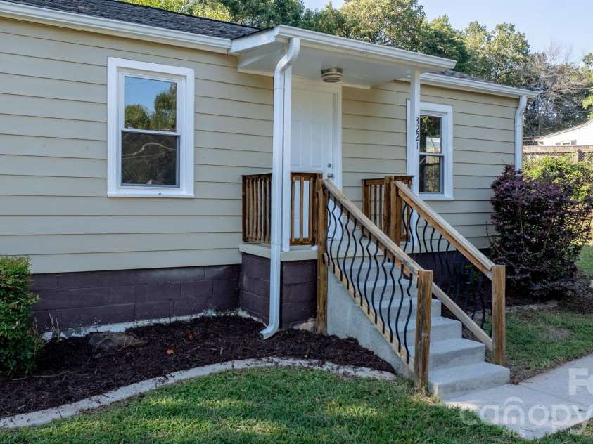 3221 1st Avenue Drive, Conover, NC 28613.  MLS# CAR4420987, YatesRealty ID 48624. 