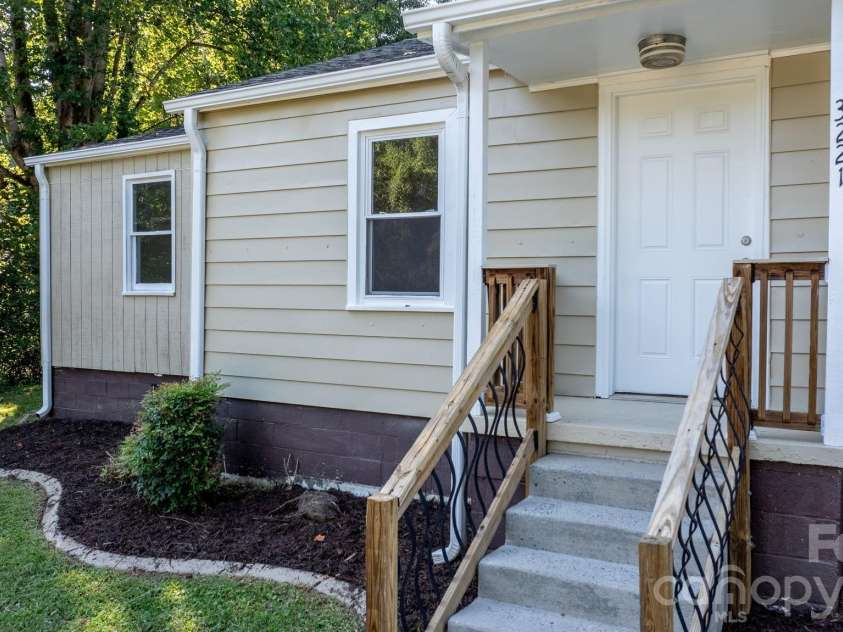 3221 1st Avenue Drive, Conover, NC 28613.  MLS# CAR4420987, YatesRealty ID 48624. 