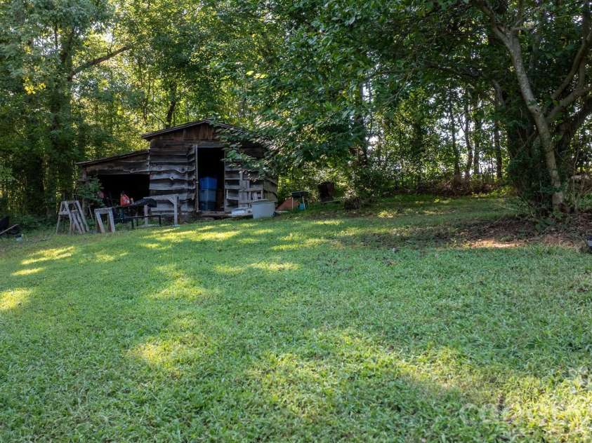 3221 1st Avenue Drive, Conover, NC 28613.  MLS# CAR4420987, YatesRealty ID 48624. 