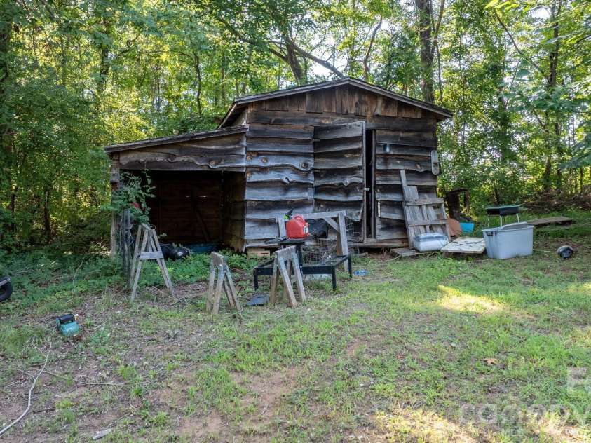 3221 1st Avenue Drive, Conover, NC 28613.  MLS# CAR4420987, YatesRealty ID 48624. 