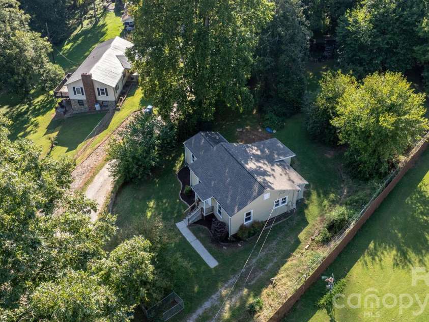 3221 1st Avenue Drive, Conover, NC 28613.  MLS# CAR4420987, YatesRealty ID 48624. 