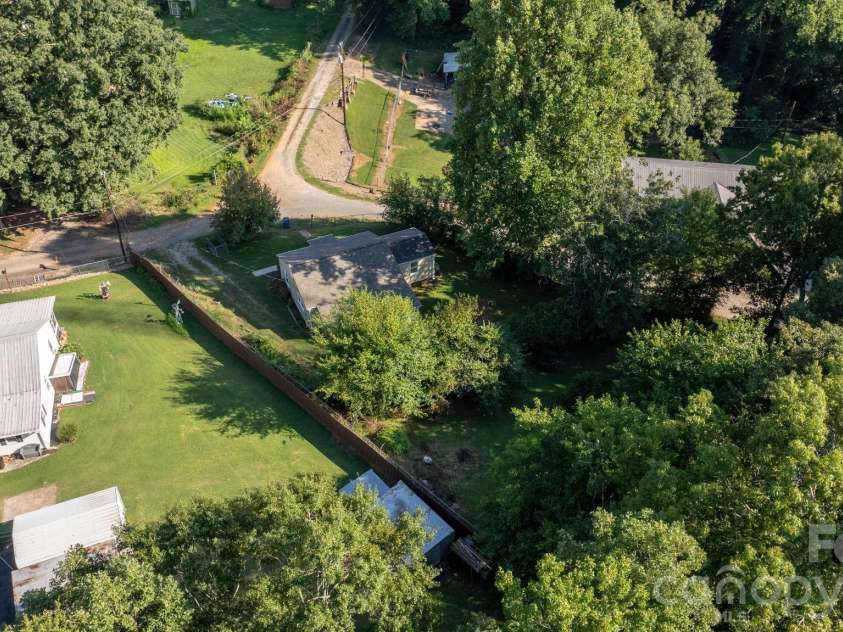 3221 1st Avenue Drive, Conover, NC 28613.  MLS# CAR4420987, YatesRealty ID 48624. 