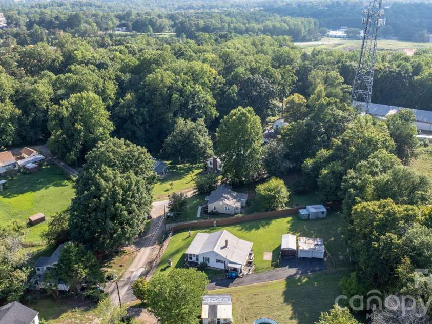 3221 1st Avenue Drive, Conover, NC 28613.  MLS# CAR4420987, YatesRealty ID 48624. 