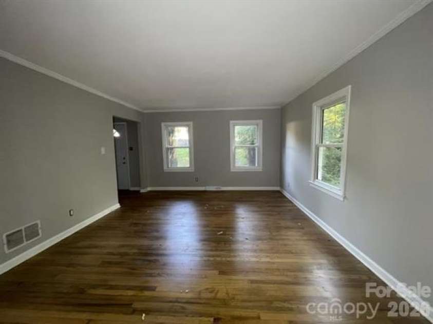 6931 Crossridge Road, Charlotte, NC 28214.  MLS# CAR4409165, YatesRealty ID 48625. 