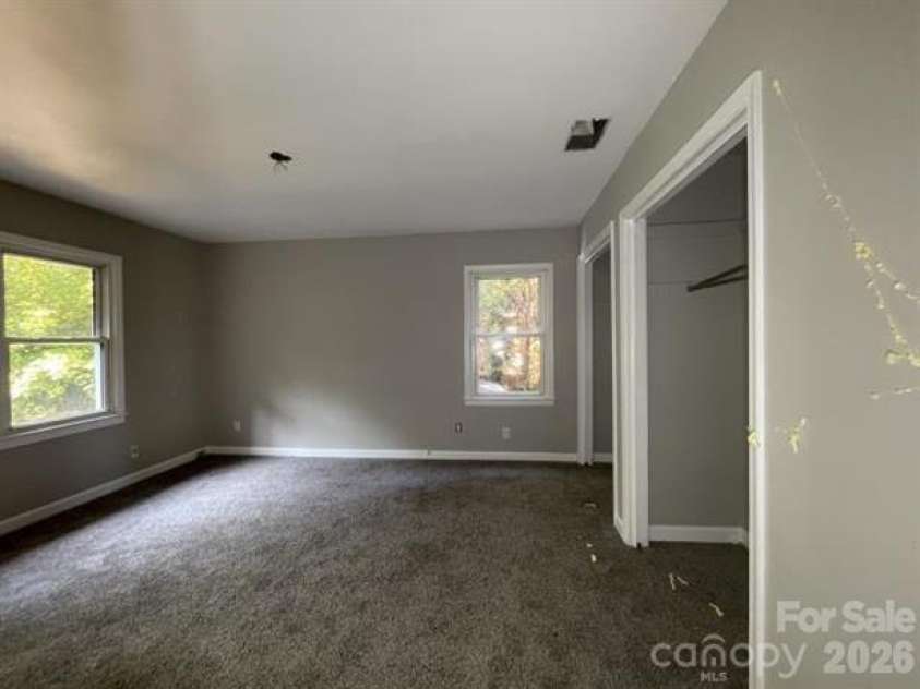 6931 Crossridge Road, Charlotte, NC 28214.  MLS# CAR4409165, YatesRealty ID 48625. 
