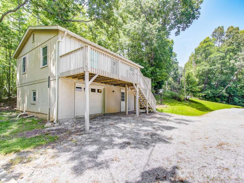 182 Ellerslie Acre None, Hendersonville, NC 28739.  MLS# CAR4385245, YatesRealty ID 48627. Second home with garage