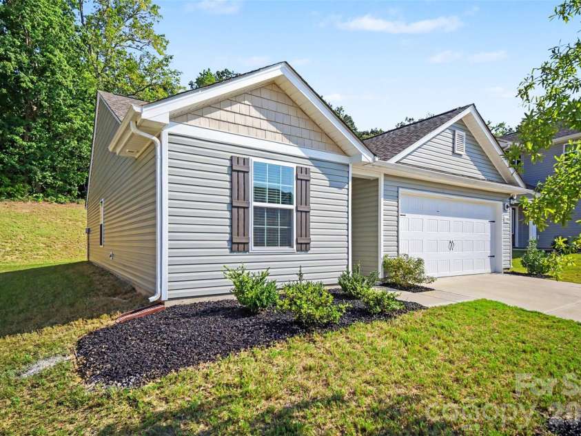 3150 Maple Ridge Drive, Gastonia, NC 28052.  MLS# CAR4420502, YatesRealty ID 48628. Front Exterior