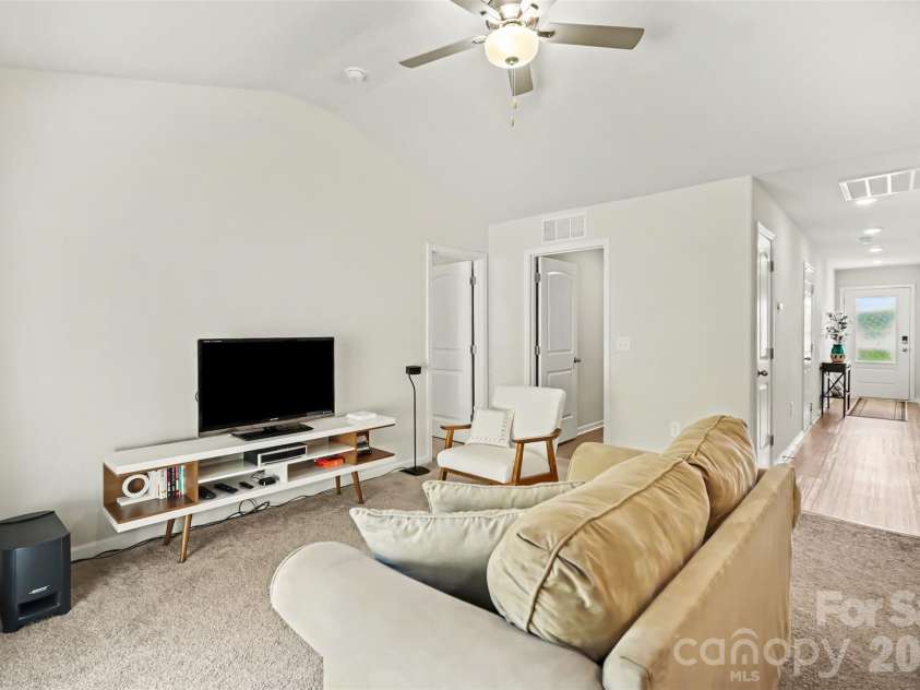 3150 Maple Ridge Drive, Gastonia, NC 28052.  MLS# CAR4420502, YatesRealty ID 48628. Living Room