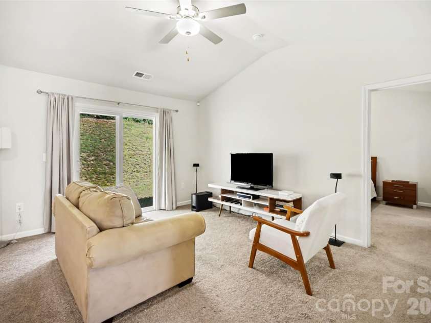 3150 Maple Ridge Drive, Gastonia, NC 28052.  MLS# CAR4420502, YatesRealty ID 48628. Living Room
