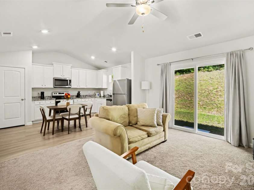 3150 Maple Ridge Drive, Gastonia, NC 28052.  MLS# CAR4420502, YatesRealty ID 48628. Open living dining and kitchen