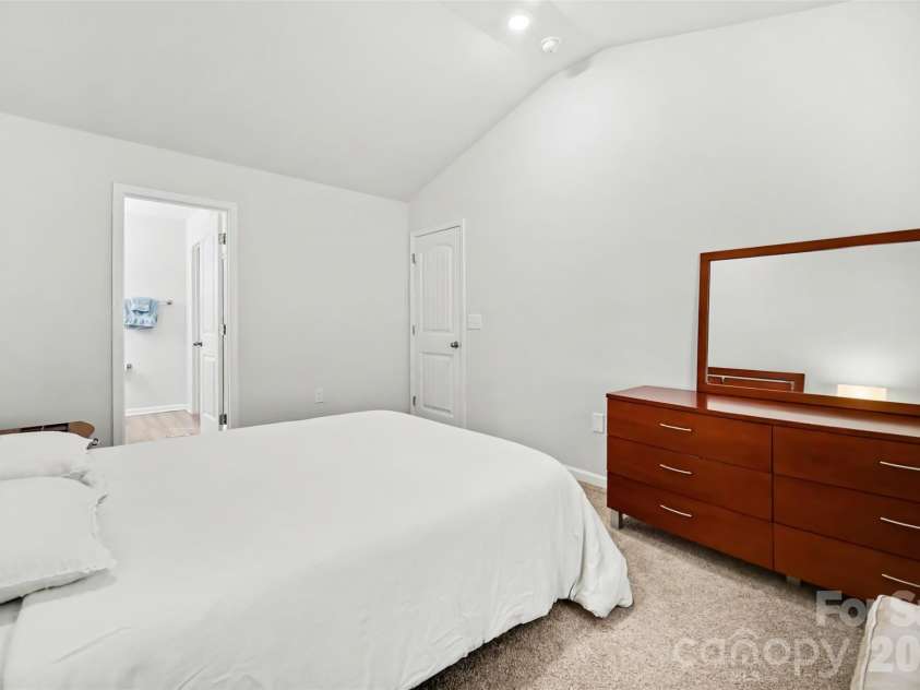 3150 Maple Ridge Drive, Gastonia, NC 28052.  MLS# CAR4420502, YatesRealty ID 48628. Primary Bedroom