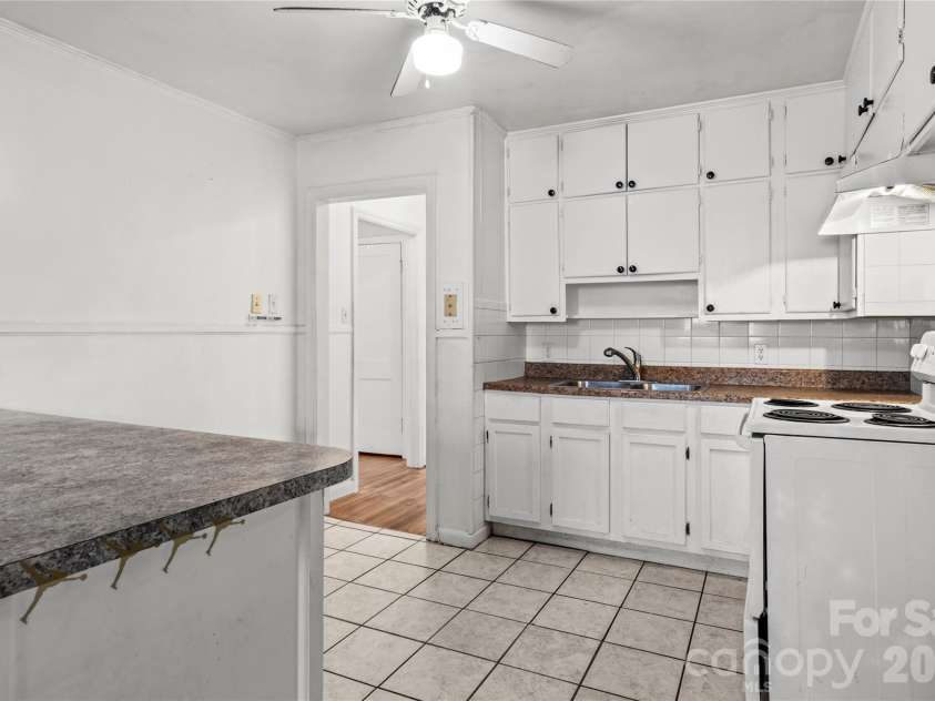 17 Edgewood View Lane, Winston Salem, NC 27127.  MLS# CAR4421322, YatesRealty ID 48629. 