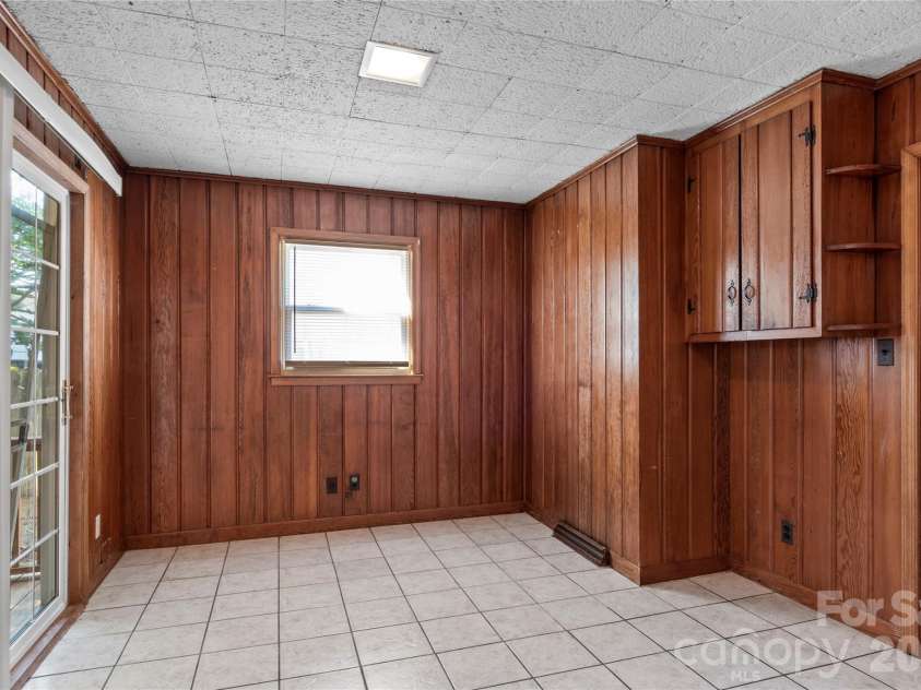 17 Edgewood View Lane, Winston Salem, NC 27127.  MLS# CAR4421322, YatesRealty ID 48629. 