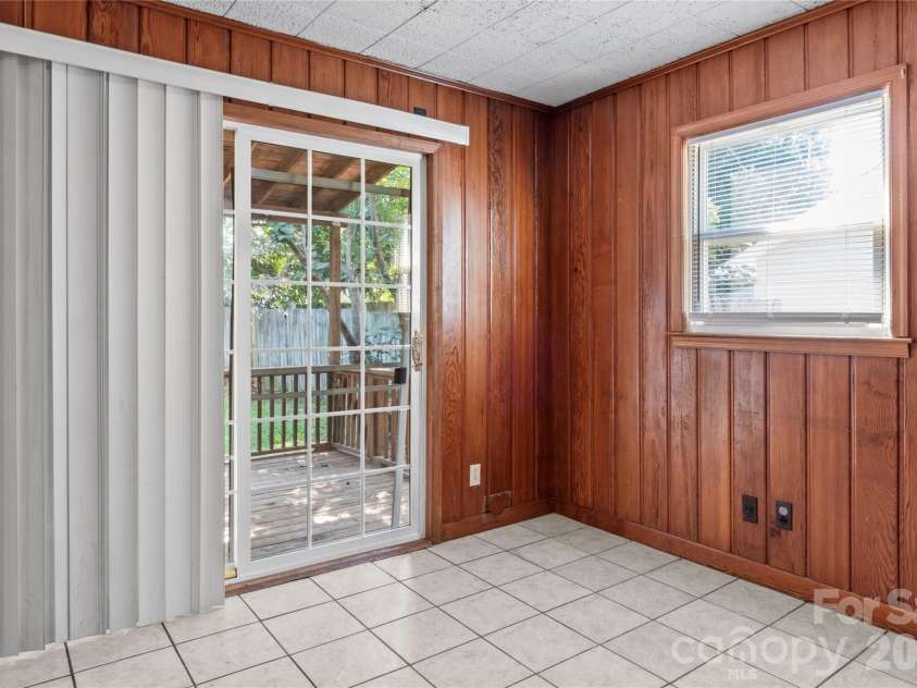 17 Edgewood View Lane, Winston Salem, NC 27127.  MLS# CAR4421322, YatesRealty ID 48629. 