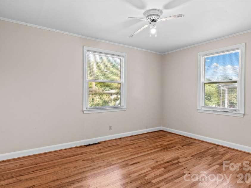 17 Edgewood View Lane, Winston Salem, NC 27127.  MLS# CAR4421322, YatesRealty ID 48629. 