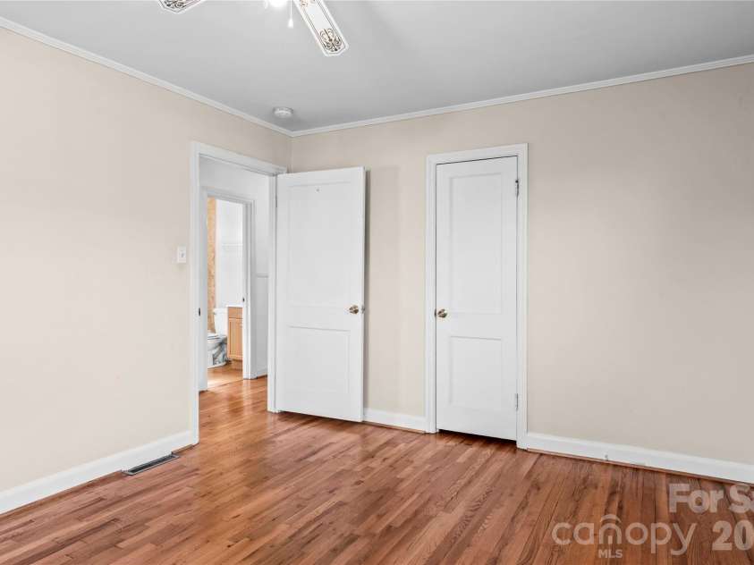 17 Edgewood View Lane, Winston Salem, NC 27127.  MLS# CAR4421322, YatesRealty ID 48629. 