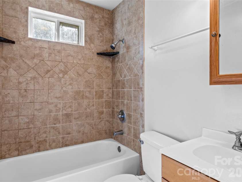 17 Edgewood View Lane, Winston Salem, NC 27127.  MLS# CAR4421322, YatesRealty ID 48629. 
