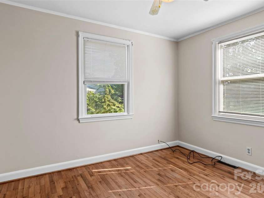 17 Edgewood View Lane, Winston Salem, NC 27127.  MLS# CAR4421322, YatesRealty ID 48629. 