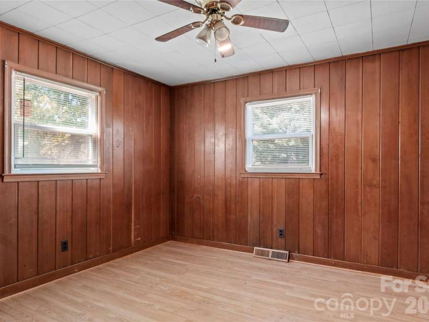 17 Edgewood View Lane, Winston Salem, NC 27127.  MLS# CAR4421322, YatesRealty ID 48629. 