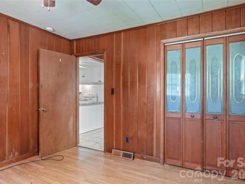 17 Edgewood View Lane, Winston Salem, NC 27127.  MLS# CAR4421322, YatesRealty ID 48629. 