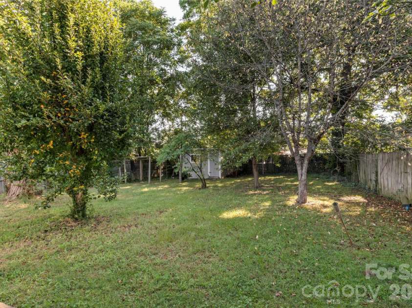 17 Edgewood View Lane, Winston Salem, NC 27127.  MLS# CAR4421322, YatesRealty ID 48629. 