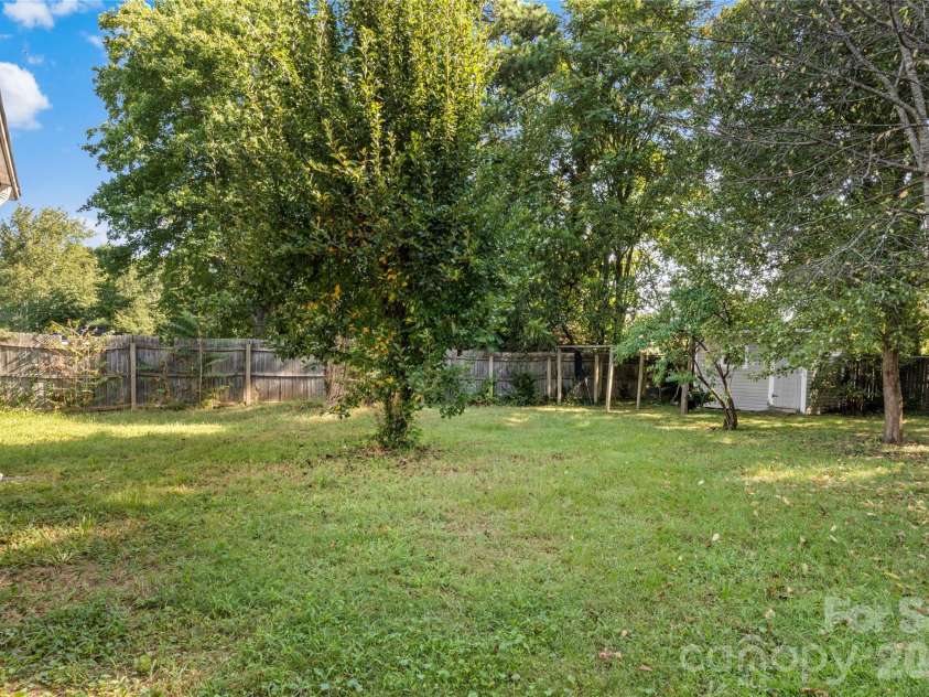 17 Edgewood View Lane, Winston Salem, NC 27127.  MLS# CAR4421322, YatesRealty ID 48629. 