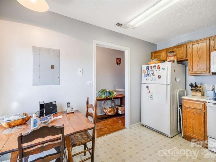 2904 Sagamore Lane, Asheville, NC 28806.  MLS# CAR4327519, YatesRealty ID 4863. 