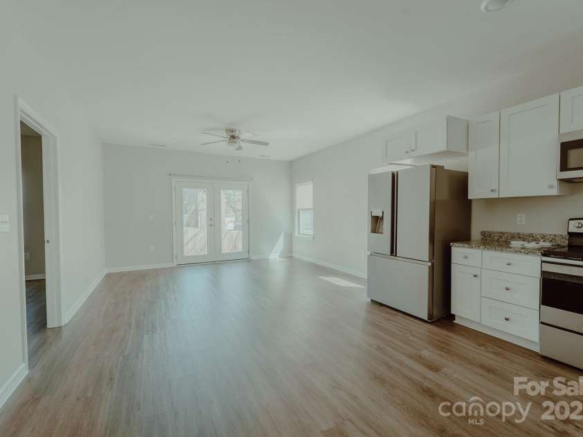 945 3rd Street Place, Hickory, NC 28602.  MLS# CAR4234609, YatesRealty ID 4863. 