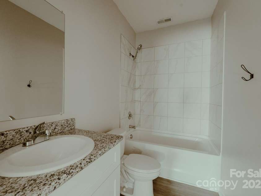 945 3rd Street Place, Hickory, NC 28602.  MLS# CAR4234609, YatesRealty ID 4863. 