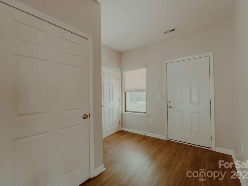 945 3rd Street Place, Hickory, NC 28602.  MLS# CAR4234609, YatesRealty ID 4863. 