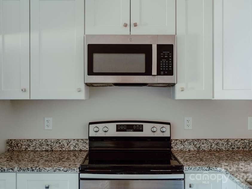 945 3rd Street Place, Hickory, NC 28602.  MLS# CAR4234609, YatesRealty ID 4863. 