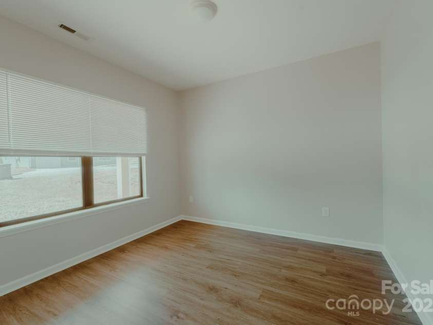 945 3rd Street Place, Hickory, NC 28602.  MLS# CAR4234609, YatesRealty ID 4863. 