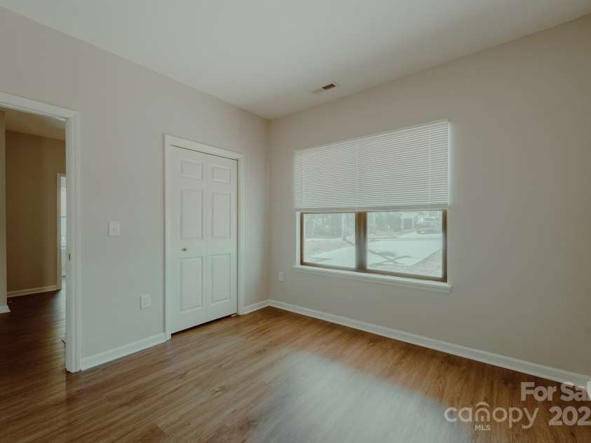 945 3rd Street Place, Hickory, NC 28602.  MLS# CAR4234609, YatesRealty ID 4863. 