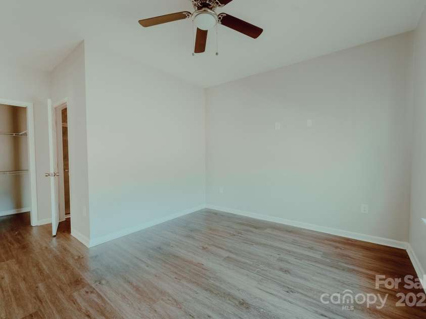 945 3rd Street Place, Hickory, NC 28602.  MLS# CAR4234609, YatesRealty ID 4863. 