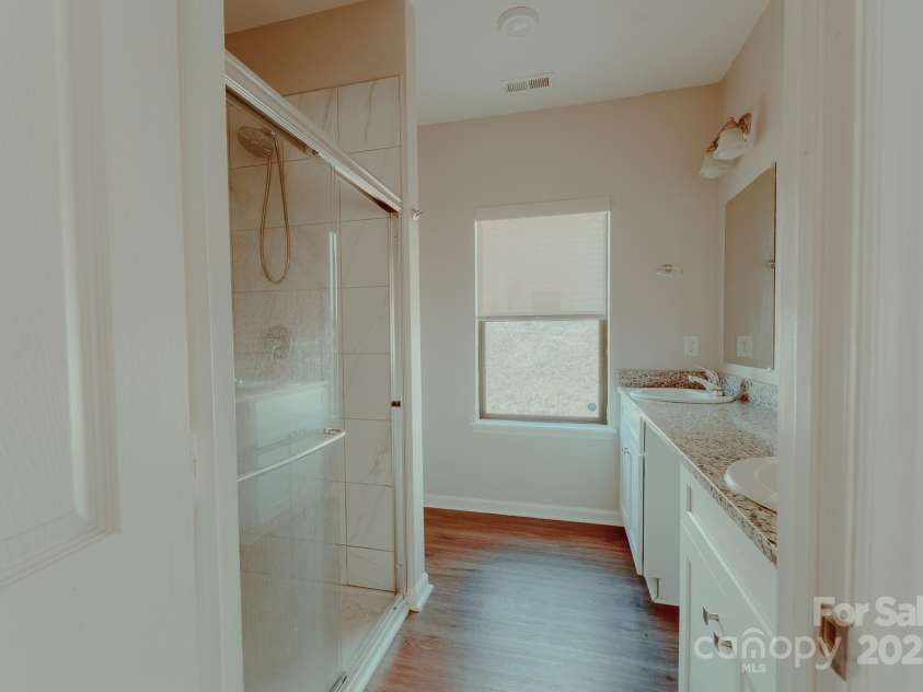 945 3rd Street Place, Hickory, NC 28602.  MLS# CAR4234609, YatesRealty ID 4863. 