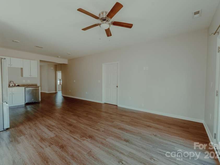 945 3rd Street Place, Hickory, NC 28602.  MLS# CAR4234609, YatesRealty ID 4863. 